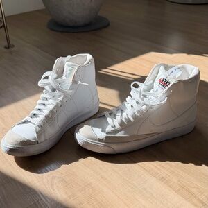 nike blazer mid ‘77 SE, all white, size 6Y/7W